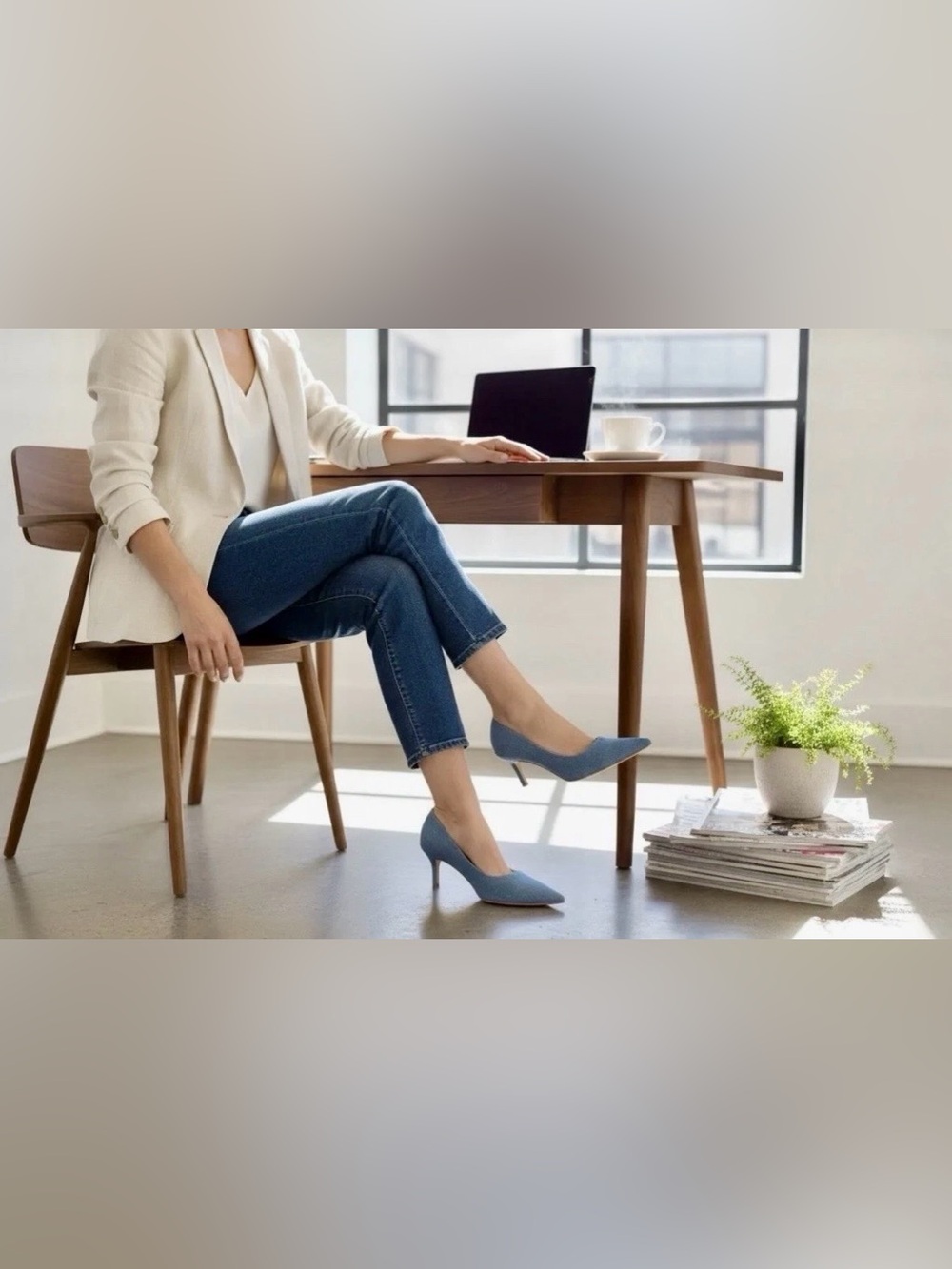 Classic Pointed Toe Mid-Heel Pumps in Dusty Blue